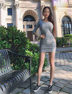 打扑克牌男女剧烈运动